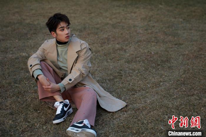 中国新闻网客户端|青年演员李明峻的“入职之初”