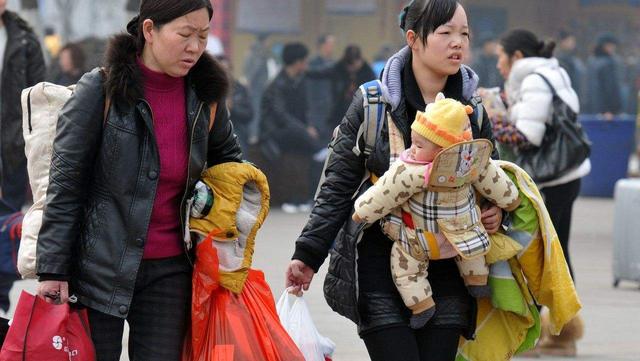 甜甜妈妈|一个妈带两个娃是啥体验?一组图让你明白什么叫“丧偶式育儿”