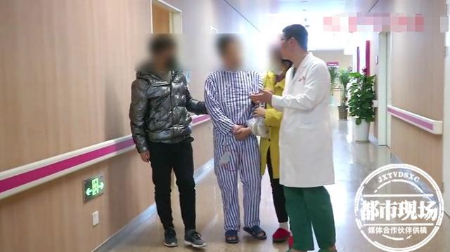 男子肚子大鼓包，医生：肠子像煮面条黏连着