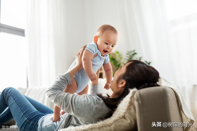 『超级宝妈』宝宝多大可以对自己的名字有反应？家长不妨在家试试宝宝的反应