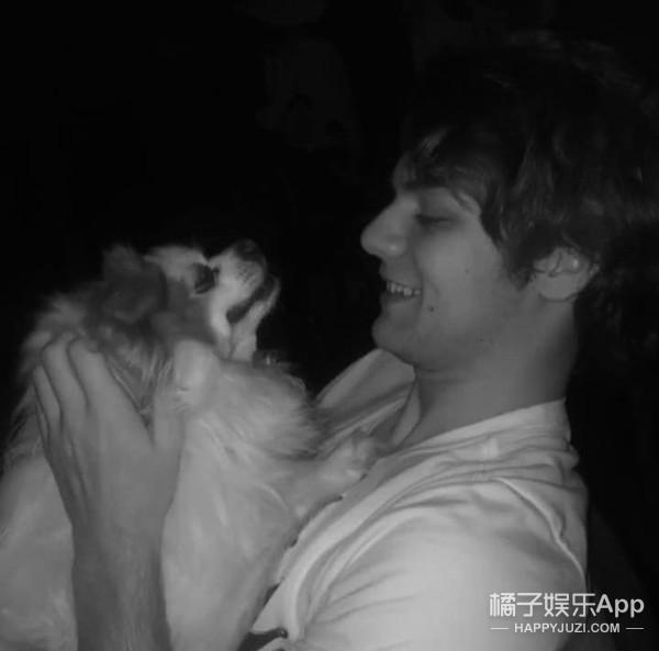 原味哆啦|还记得《钢铁侠3》里救下Tony的男孩吗，他现在长这样