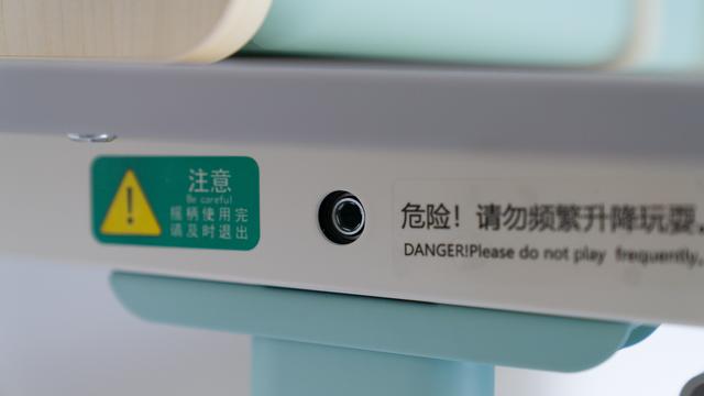 儿女天天乐|可调节的儿童学习桌椅到底有用吗？黑白调儿童学习桌椅给你答案