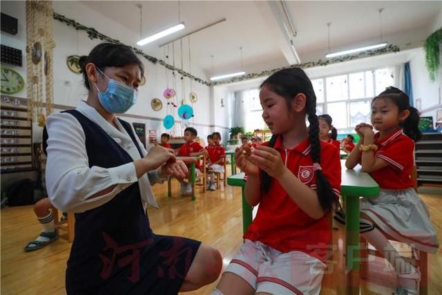 河南日报|萌宝重回幼儿园，郑州市首批幼儿园迎来复学复课