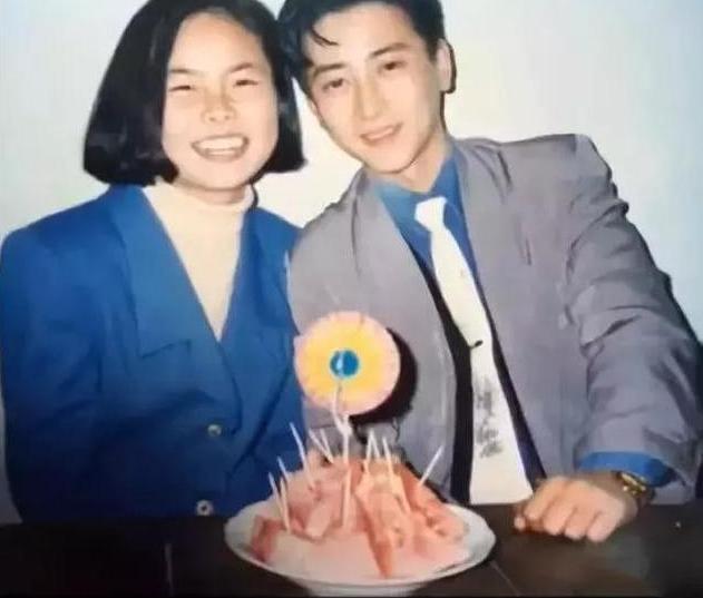 『超级宝妈』看到父母结婚照后，我陷入沉思，网友：是不是看中了爸爸的钱