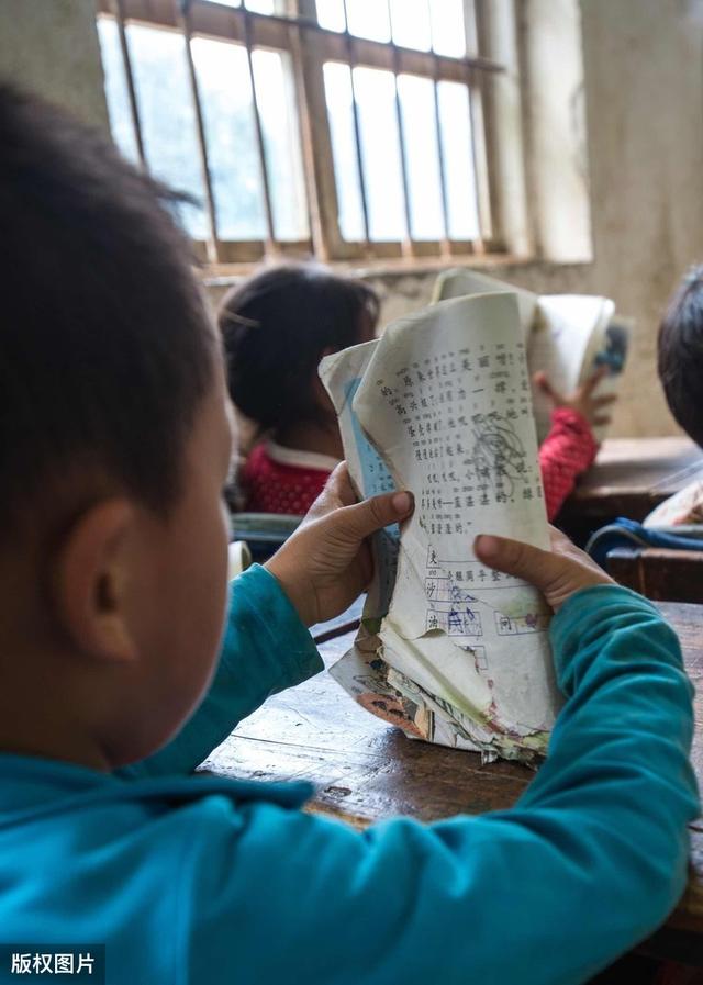 『超级宝妈』孩子上小学还经常撕烂书本?学会这3个方法,就能纠正撕书的行为