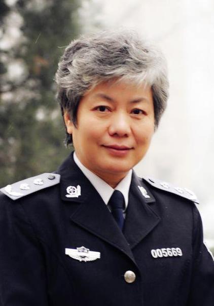 超级宝妈:女儿被欺负妈妈打回去,对方爸爸:小孩子打架很正常,大人别掺和