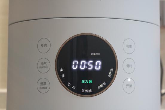 是电饭煲又是压力锅，臻米FY1技多不压身，让我爱上烹饪的感觉