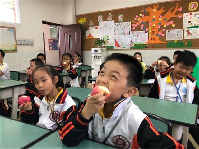「超级宝妈」孩子再馋,这“3种水果”也不能给孩子吃,当心患上“白血病”
