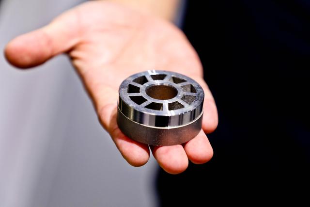 渭南高新硬科技3D打印鞋来了！为你“量脚定制”限量款