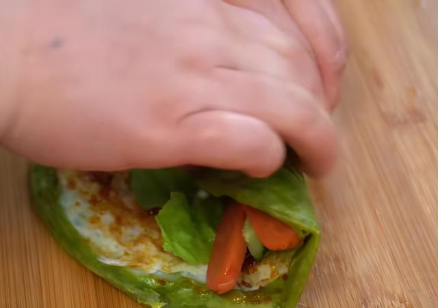 孩子不爱吃蔬菜，幺妹这样做，酥脆柔软又多层，挑食的孩子也爱吃