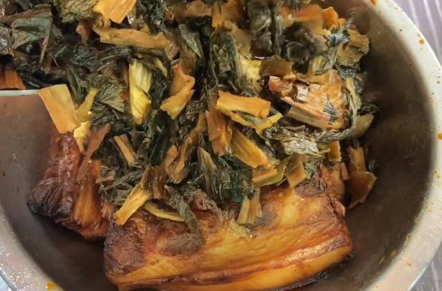 梅菜扣肉的家常做法，步骤详细，简单实用，好吃不油腻，赶快收藏