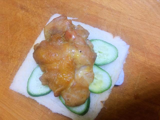 吐司新吃法，加入火腿和鸡蛋，轻松搞定营养早餐