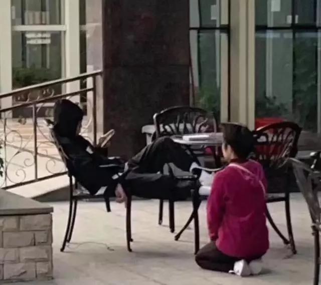 暖栀|“12岁男孩一天3次母乳”“母亲下跪求儿子上学”：纵子如杀子，溺爱不是爱