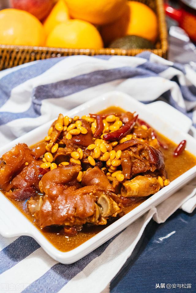 黄豆炖猪脚，软糯香甜，满满胶原蛋白，美容养颜又美味，做法简单