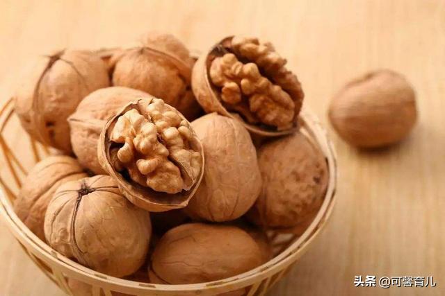 「你的育儿经」这几种零食“三管齐下”补钙铁锌,不要“一刀切”,让孩子少吃糖
