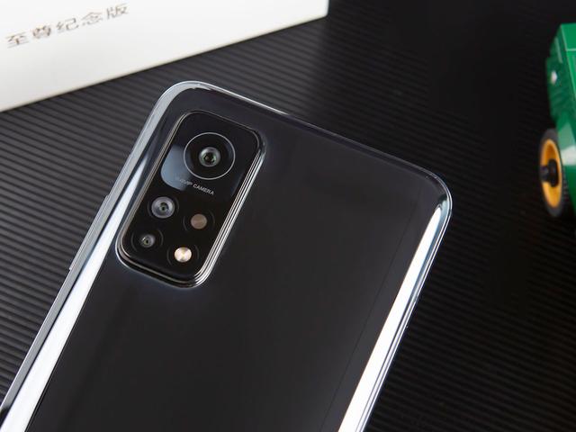 Redmi K30S 至尊纪念版图赏 大眼萌造型另辟蹊径