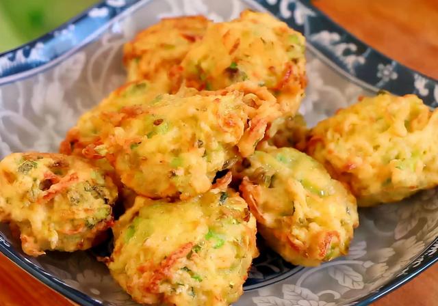 炸萝卜丸子，用淀粉用面粉都不对，这样做外酥里嫩，鲜香味美