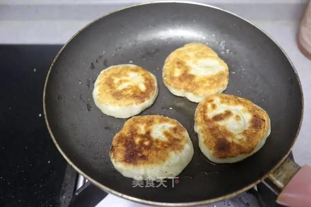 牛肉酥饼：外皮酥脆，肉馅香嫩有滋味