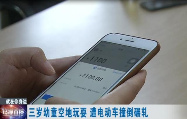 超级宝妈|3岁幼童遭电动车撞倒碾轧，肇事女子：小孩子是自己跑出来的