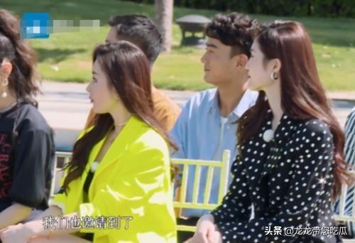 初凉|为何女星都不愿与超模同框？张天爱何穗坐下时的仪态对比，秒懂