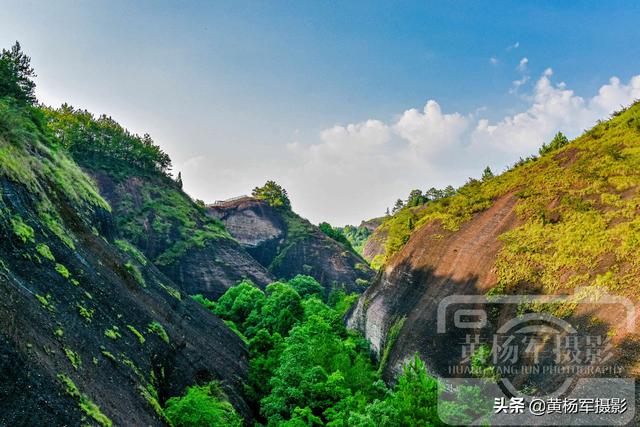 #旅行百事通#江西有个村子因9个山坳得名,丹霞地貌很独特素有“小桂林”之称