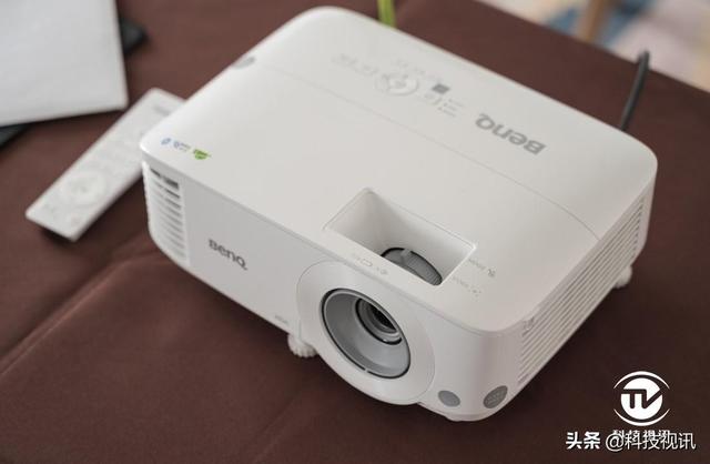 轻松驾驭！E往无前！明基E530智能投影仪新典范