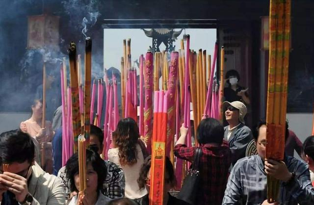 「超级宝妈」孩子不到一定年纪，家长尽量不要带他去这4个地方，见世面也不行