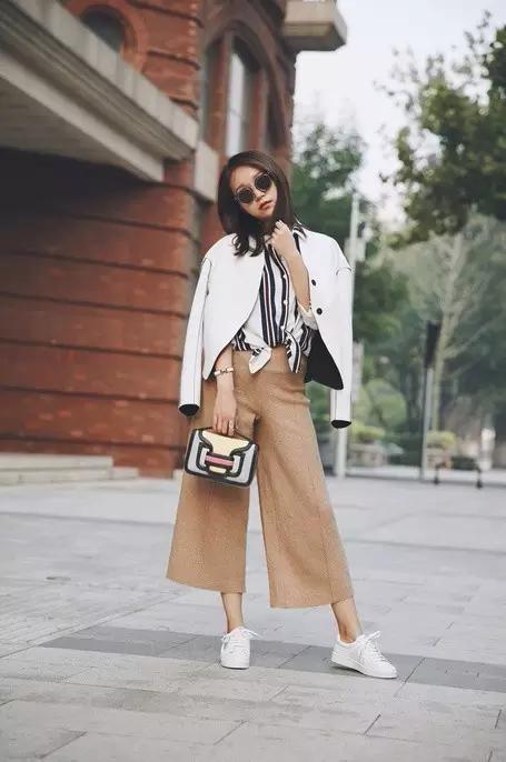 时尚探究社复古持续演绎，背带校裤潮人，越土越潮，范儿