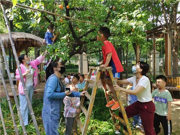 齐鲁东营资讯|亲亲宝贝欢迎“回家”——广饶街道中心幼儿园的开园第一天