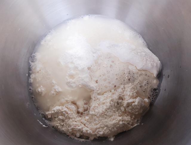 烙葱花饼时，松弛很关键，牢记3个诀窍，葱花饼外酥里软层次还多