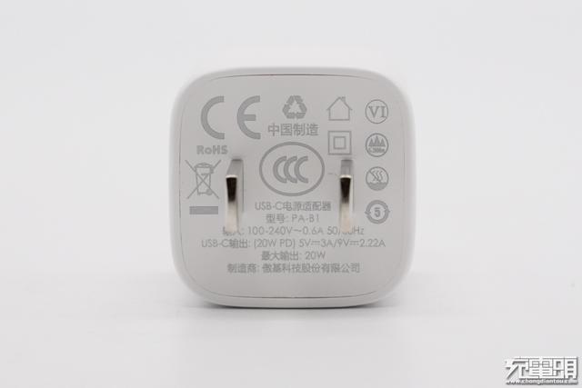 体积与苹果5W相当，功率高达20W，这款充电器用料和做工绝了