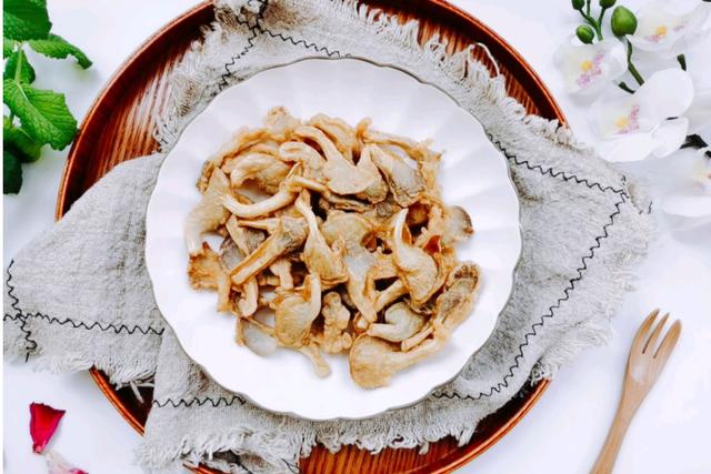不加一滴油的烤箱版酥炸袖珍菇，酥脆不油腻，小朋友都喜欢