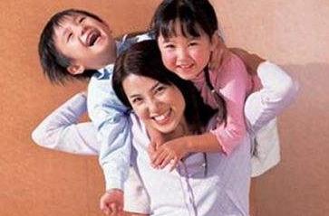 超级宝妈|孩子10分钟叫20声妈,家长愁娃太粘人,小心孩子长大疏远你