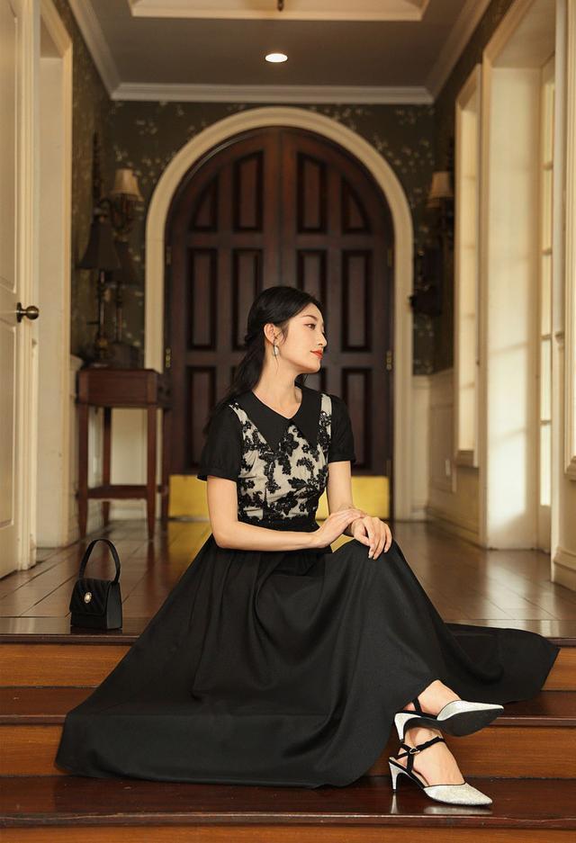 时尚探究社满大街的裙子,最近流行的是“复古裙”,这也太美了