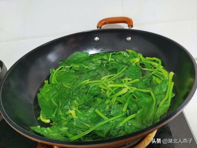 陕西特色面食，用菠菜做面条，不用水和面，色香味美有营养