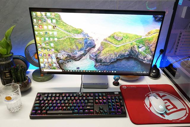 超频三GI801黑曼巴机械键盘：可轻松换轴，RGB灯效太爽了