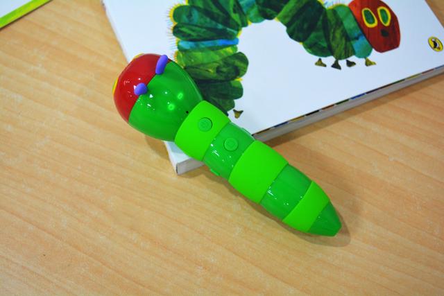 上手体验小彼恩好饿的毛毛虫点读笔WIFI版，资源丰富点读简单