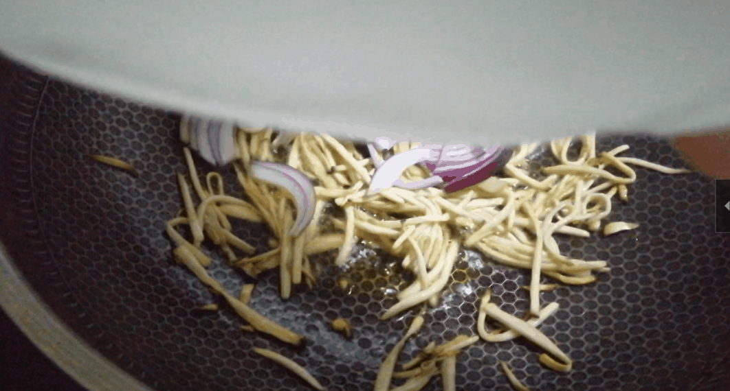 孜然炒面，家常的味道，温馨的味道！操作简单，推荐朋友们试试