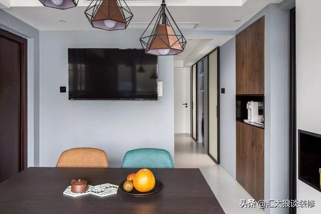 47㎡小户型，客餐厨卫样样全，还有俩卧室和衣帽间，这设计我服