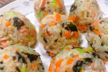 【你的育儿经】宝宝辅食做法推荐：简易三色紫菜饭团、宝宝蛋饺、花朵溶豆，馋了