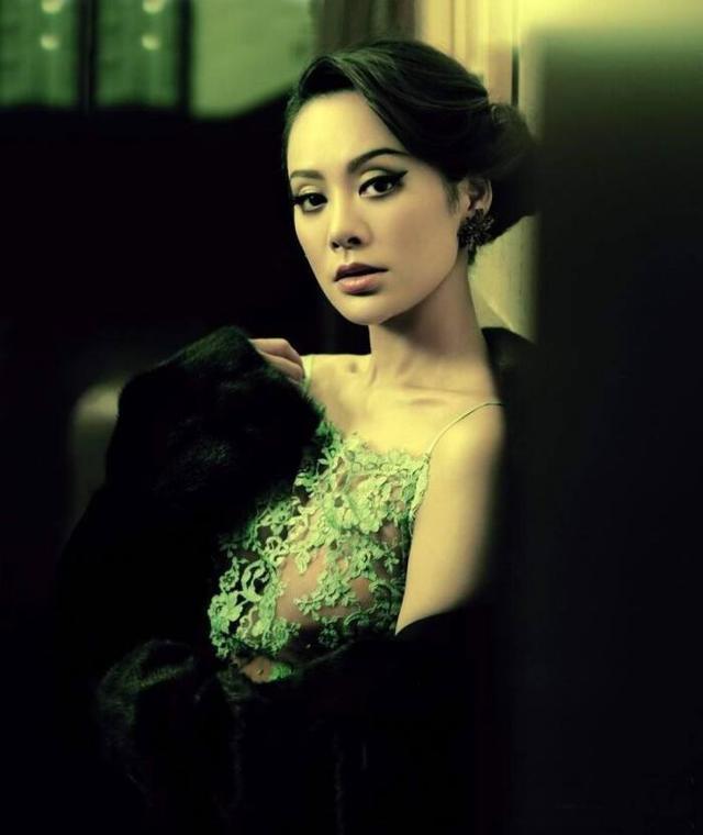 宁静霸气回应粉丝催营业 晒自拍状态好似高中生9号放映厅