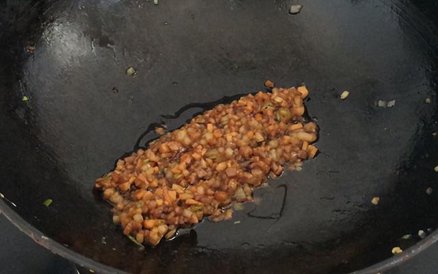 冬季，吃萝卜正当时，教你花样包萝卜丝包子，皮薄馅大，解馋管饱