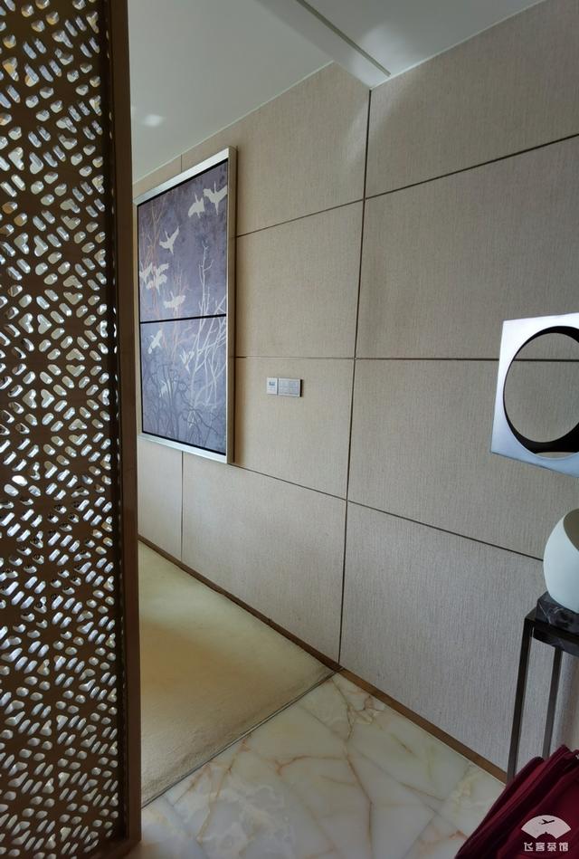 #旅行柚子君#入住外号“马桶圈”的五星酒店，因造型奇特成为地标，内部挺豪奢