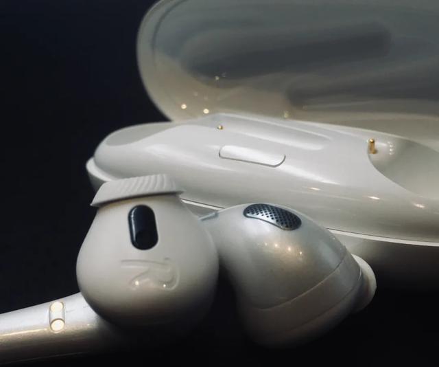 周董投资品牌1MORE TWS中的“颜王”评测