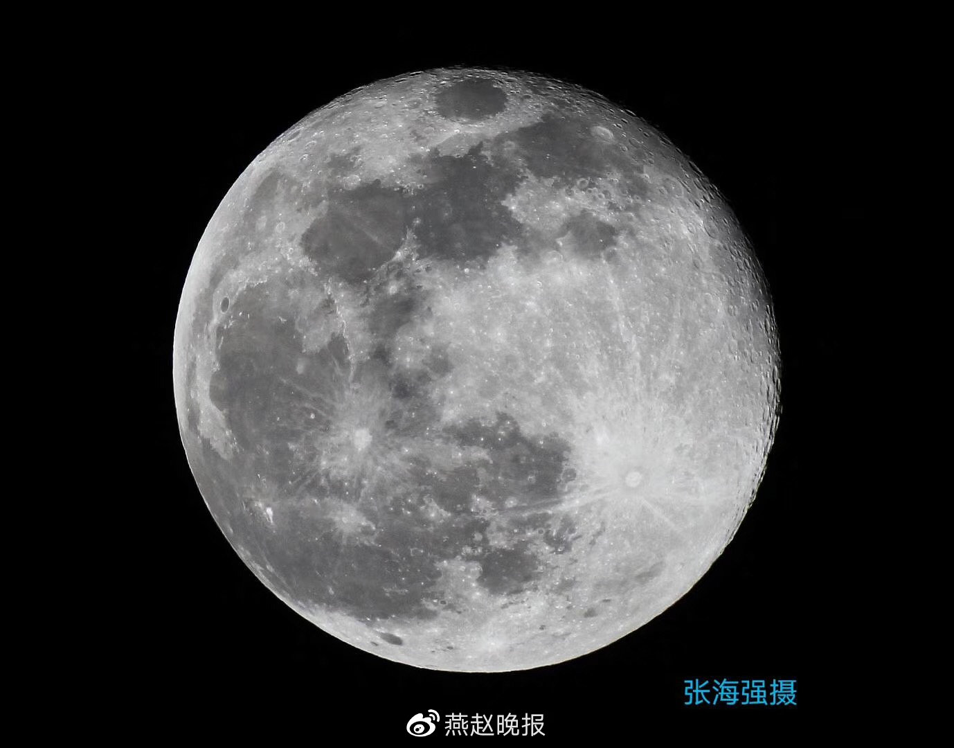 Just now, you were taking pictures of the ‘Supermoon’, and he was already counting the lunar maria (craters) ...