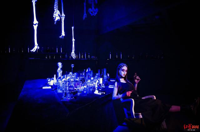 红星新闻|演员独白：《成都偷心》重返舞台，观众都戴着口罩，但投射过来的眼神热切