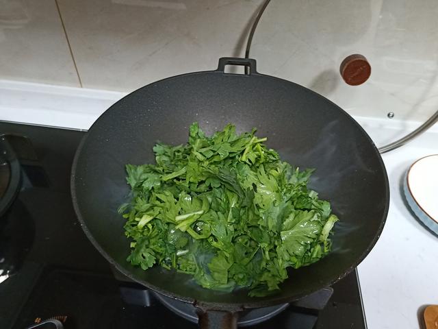 18线小城镇老两口的晚餐，10元钱成本，热乎鲜美贼好吃