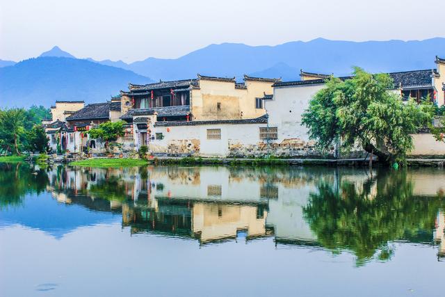 「行路万里」皖南最有特色的古村,一个原仅有十三间房,一个有规模宏大祠堂群