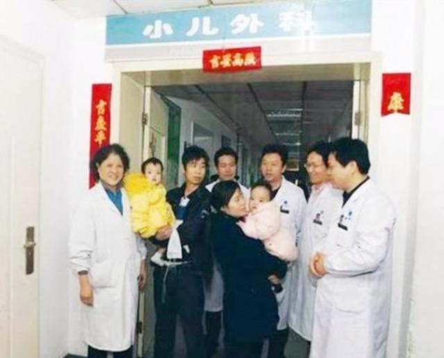 超级宝妈|11年前，国内首例“坐骨连体”双胞胎降生，现状如何？莫大的幸运