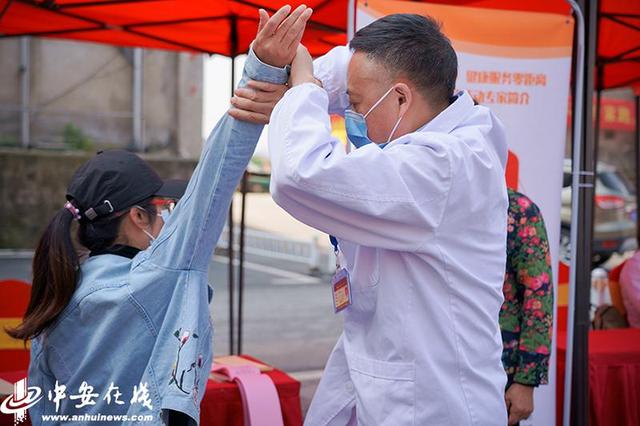 杏林|“杏林春雨”进社区 健康服务零距离「组图」